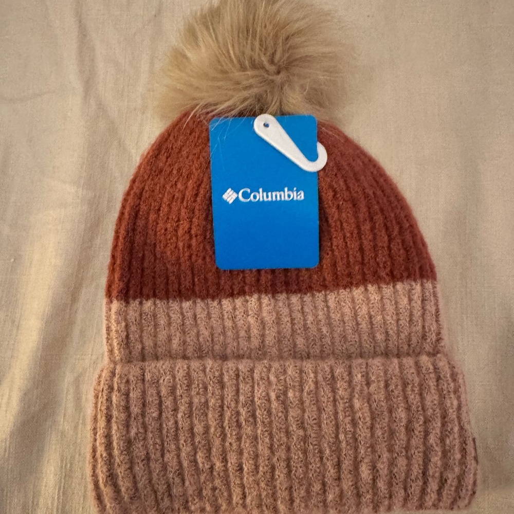 NWT Columbia Puff Beanie